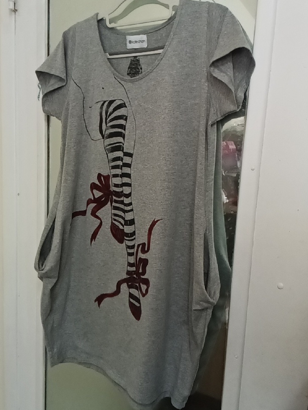 KATE CHAN Side-Pocket Grey Graphic Tunic Dress with Burgundy Bow Detail